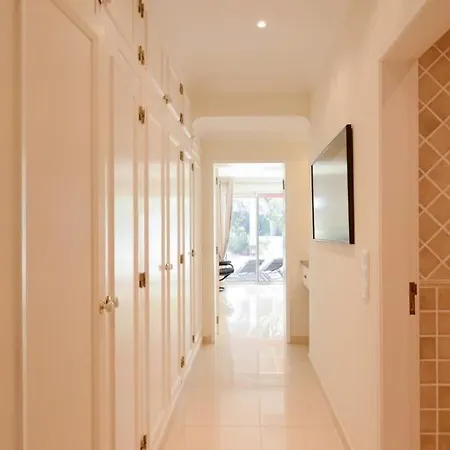 Sleeps 8 Pool Air Con T607874 ואלה דה לובו