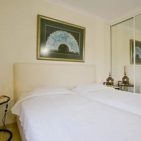 Sleeps 8 Pool Air Con T607874