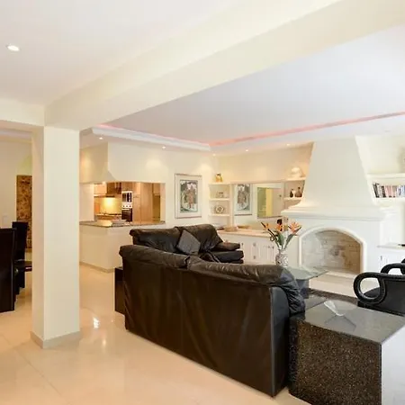 Sleeps 8 Pool Air Con T607874