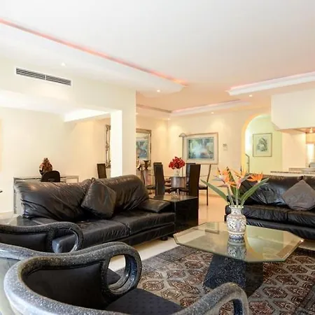 Sleeps 8 Pool Air Con T607874 וילה