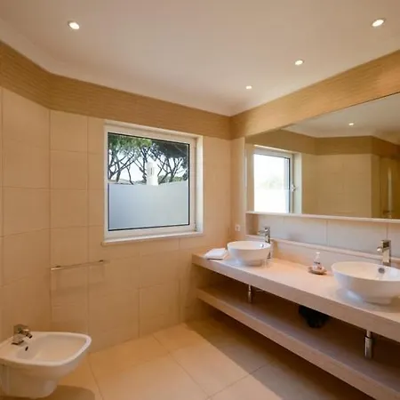 וילה Sleeps 8 Pool Air Con T607874